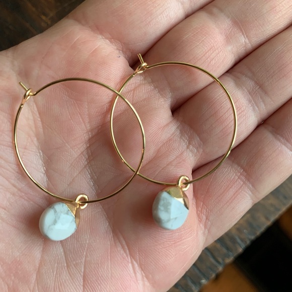 ✨NWT ✨18K Gold Hoop with Faceted Howlite Charm Minimal Bohemian Earrings - Picture 3 of 7